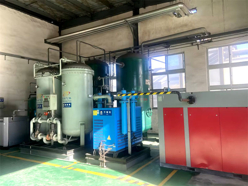 Penghantaran yang berjaya dari projek pemampat udara kekerapan magnet kekal sebuah perusahaan kimia besar di barat laut China. Pemampat Udara Skru Twin BAE-110FC+ Membantu Industri Menaiktaraf untuk Kecekapan Tinggi dan Pemuliharaan Tenaga