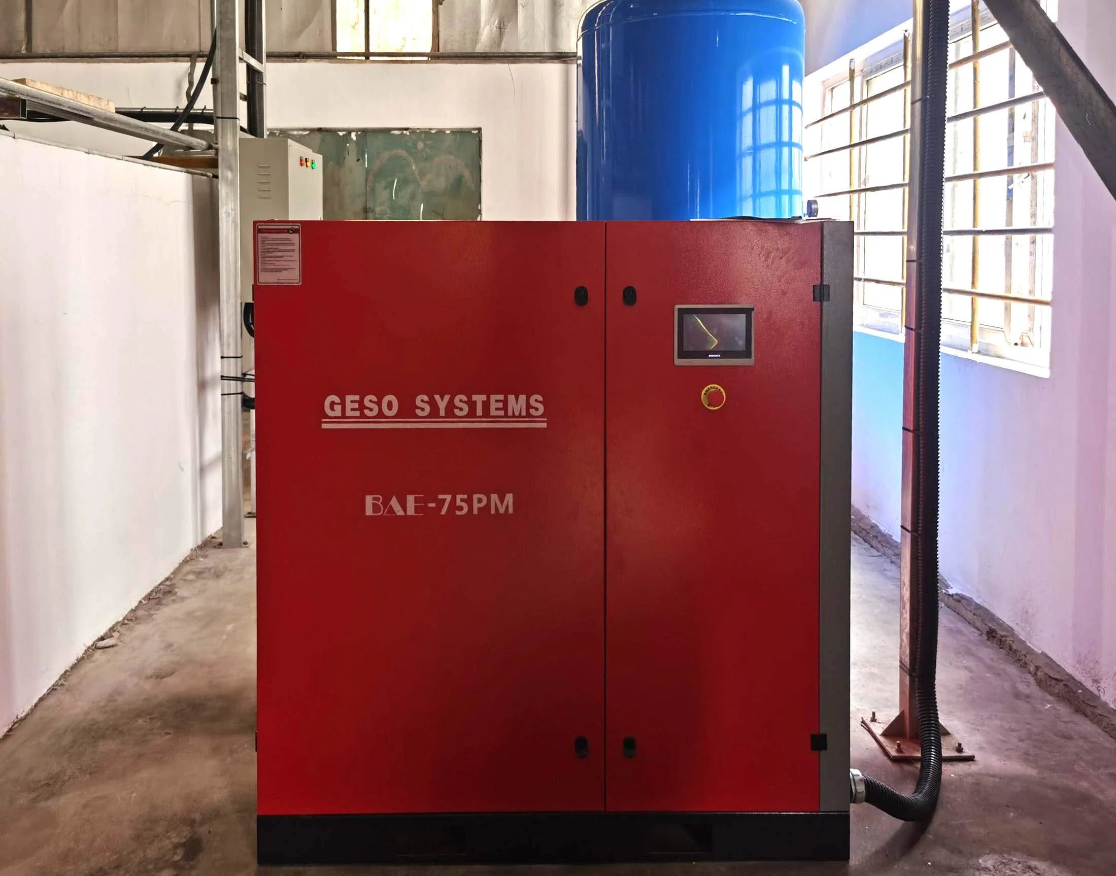 Penyelesaian Pemampat Skru 75kW untuk Pembuatan Kimia dan Salutan